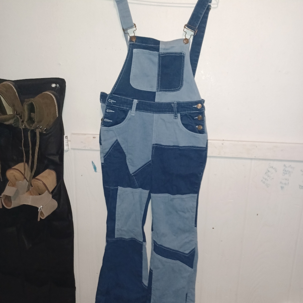 Clothes - Picture 3 of 16